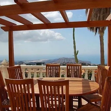Nyaraló Arona Sleeps 8 Pool Wifi *